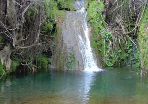 Wasserfall in der Sierra de Aracena in Andalusien, Spanien