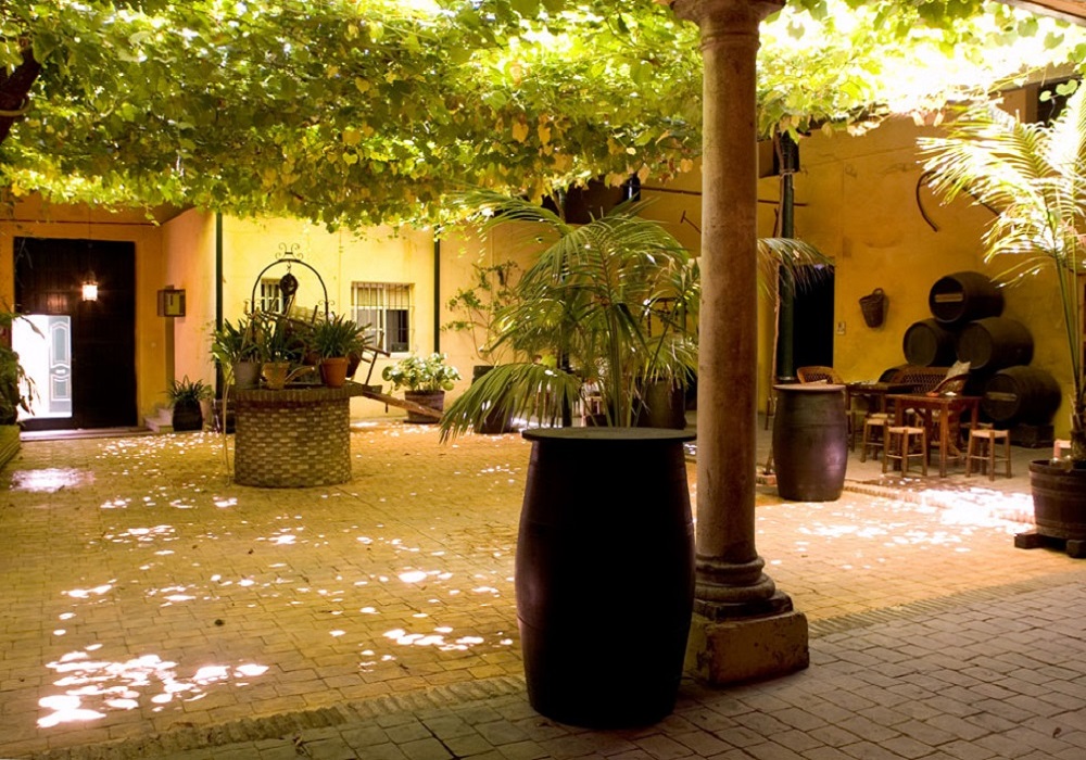 Day trip Bodega visit in Jerez and sightseeing in Cádiz, bodega courtyard