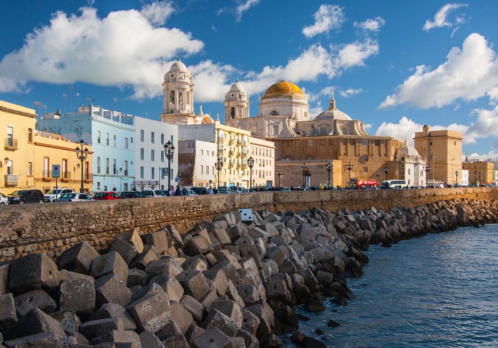 Excursión de un día visita de bodega en Jerez y sightseeing en Cádiz, paseo marítimo con la catedral de Cádiz