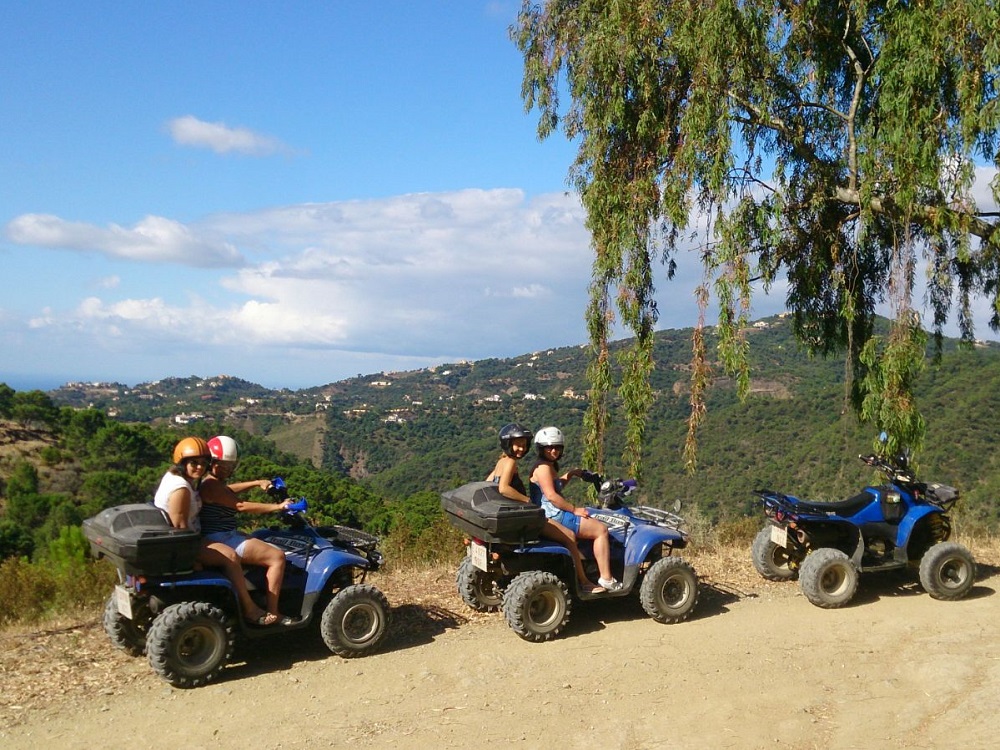 Day trip quad tour, grupo en Sierra de Málaga